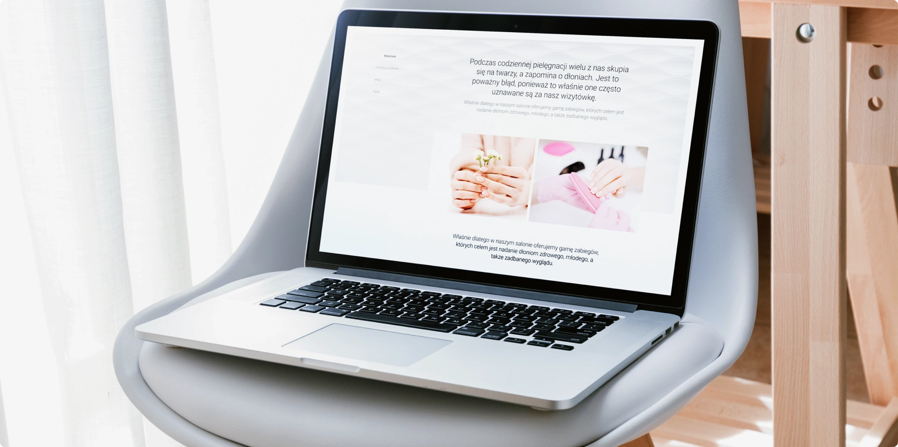 Na zdjęciu strona internetowa salonu kosmetycznego oferującego zabiegi pielęgnacji dłoni.