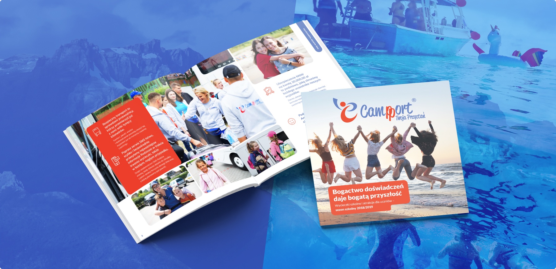 Katalog Camp Port – oferta obozów i wakacyjnych aktywności. Kolorowa, radosna prezentacja grupy dzieci i młodzieży, podkreślająca przygodowy charakter oferty.