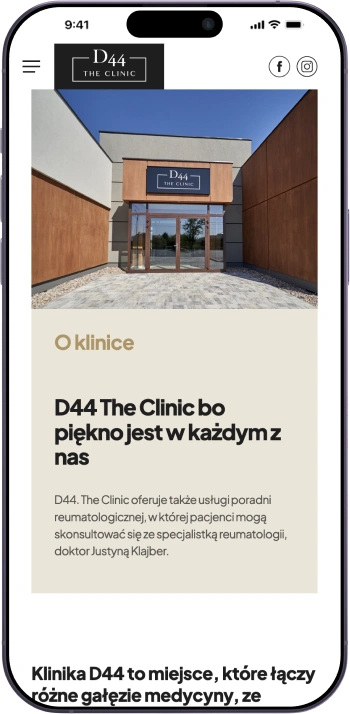 Telefon wyświetlający stronę internetową kliniki, z sekcją o jej działalności oraz zdjęciem wejścia do budynku.