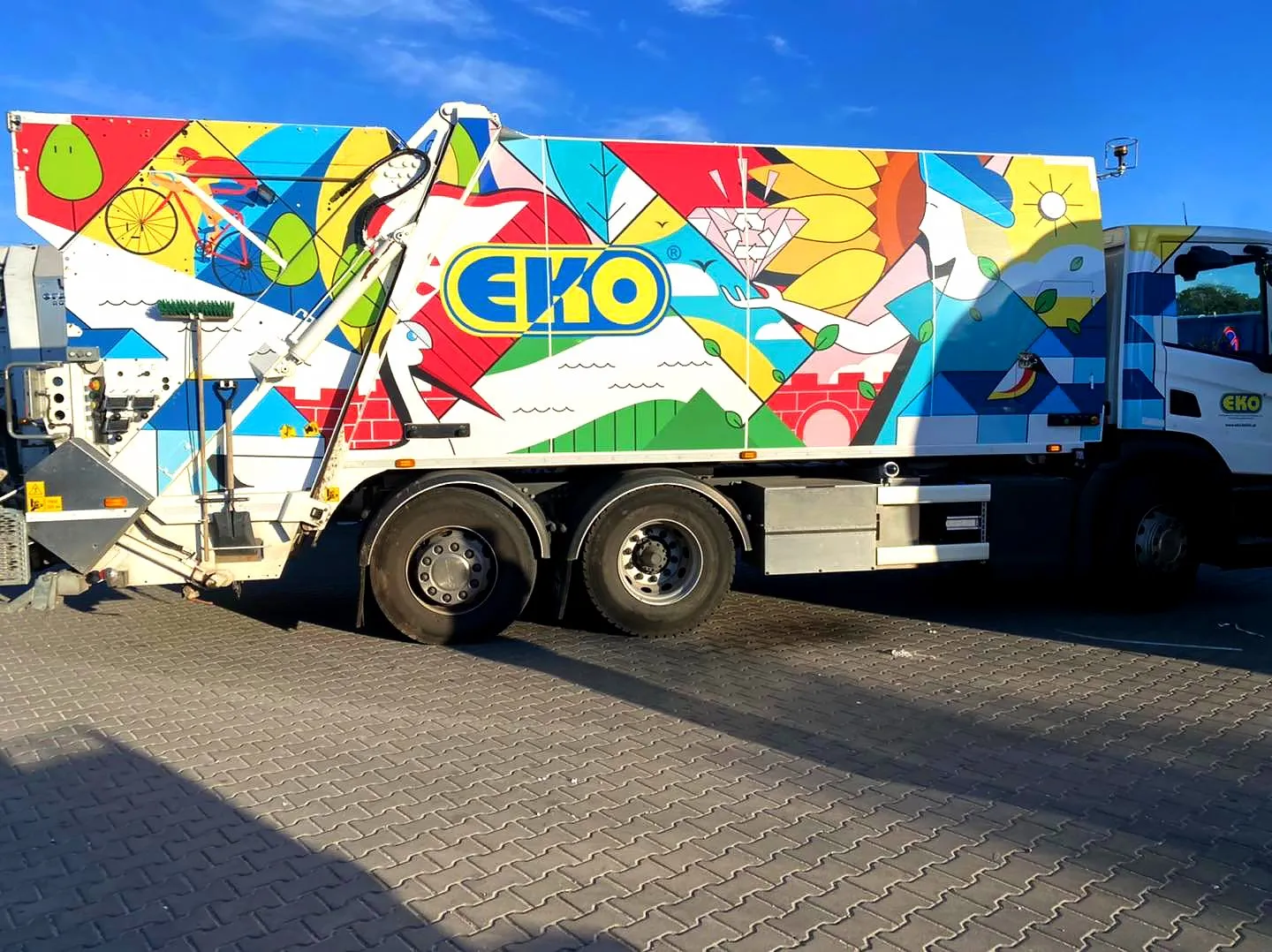 POM EKO Sp. z o.o. - projekt i oklejenie samochodów
