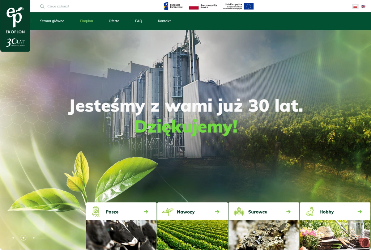 Strona internetowa firmy Ekoplon prezentuje nowoczesny i ekologiczny design. W tle widoczny jest zakład